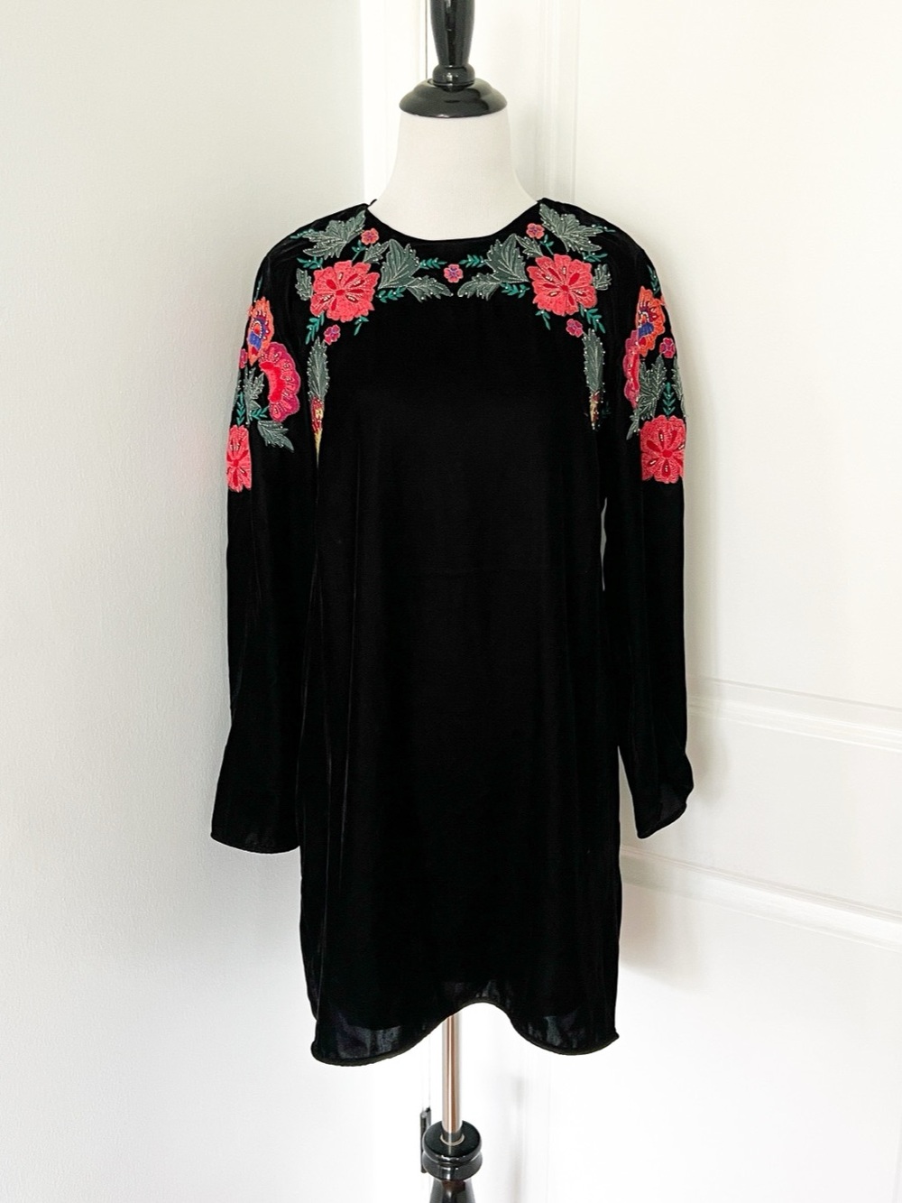 Trafaluc Floral Embroidered Mini Dress in Black & Pink Size Medium